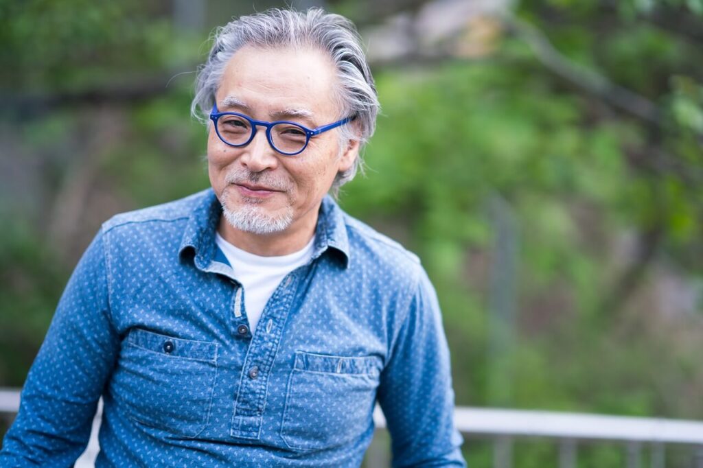 Lentillas multifocales: Las lentes de contacto para presbicia y vista cansada 2 Cuando tus gafas no te sientan tan bien como a este hombre, usas lentillas multifocales