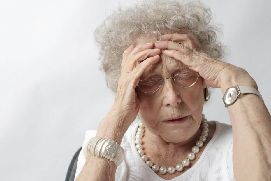 25 consejos para evitar el síndrome visual informático (SVI) 1 Las personas mayores también sufren dolores de cabeza por la mañana