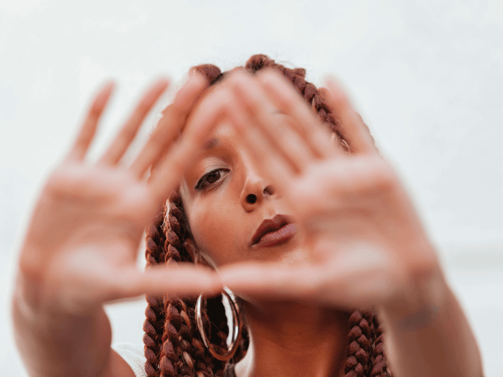 Descubre cómo identificar tu ojo dominante y su importancia para la salud visual 2 Test para comprobar el ojo dominante motor